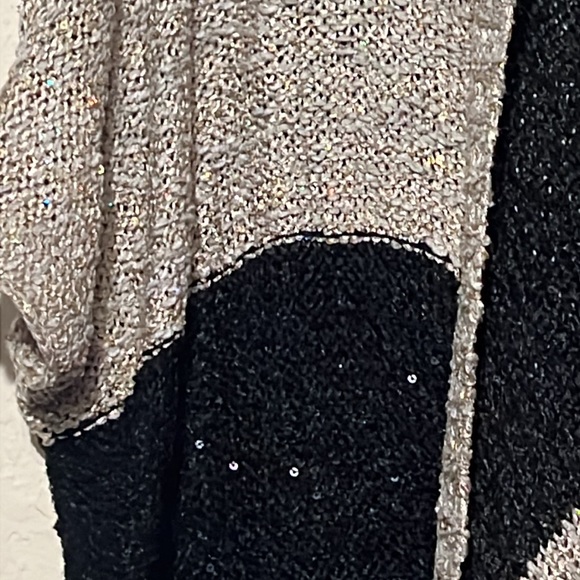 Daytrip sequined shrug size M - Picture 2 of 4